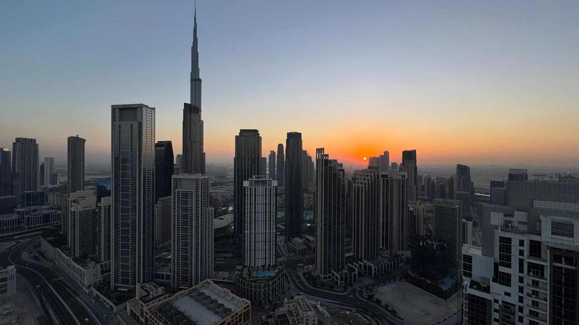 Apartment Paramount Tower Hotel And Residences With Infinity Sky Pool Dubai United Arab Emirates