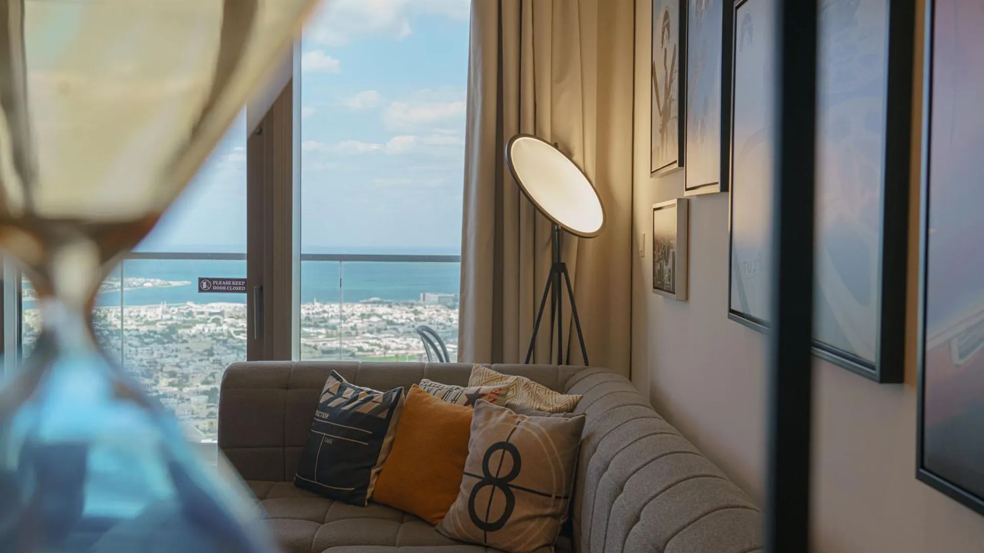 Paramount Tower Hotel And Residences With Infinity Sky Pool Dubai United Arab Emirates