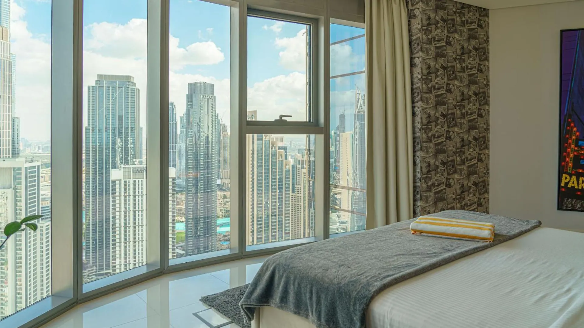 Paramount Tower Hotel And Residences With Infinity Sky Pool Dubai 0*,