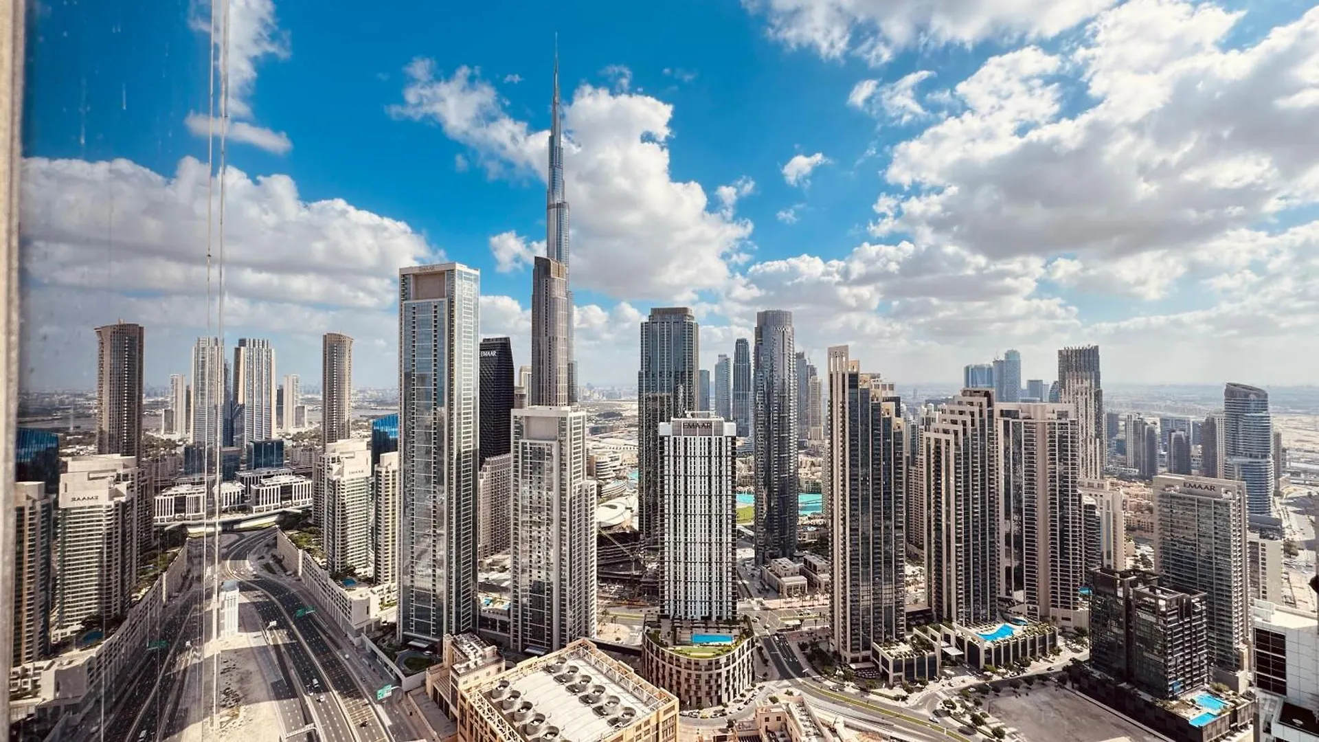 Paramount Tower Hotel And Residences With Infinity Sky Pool Dubai