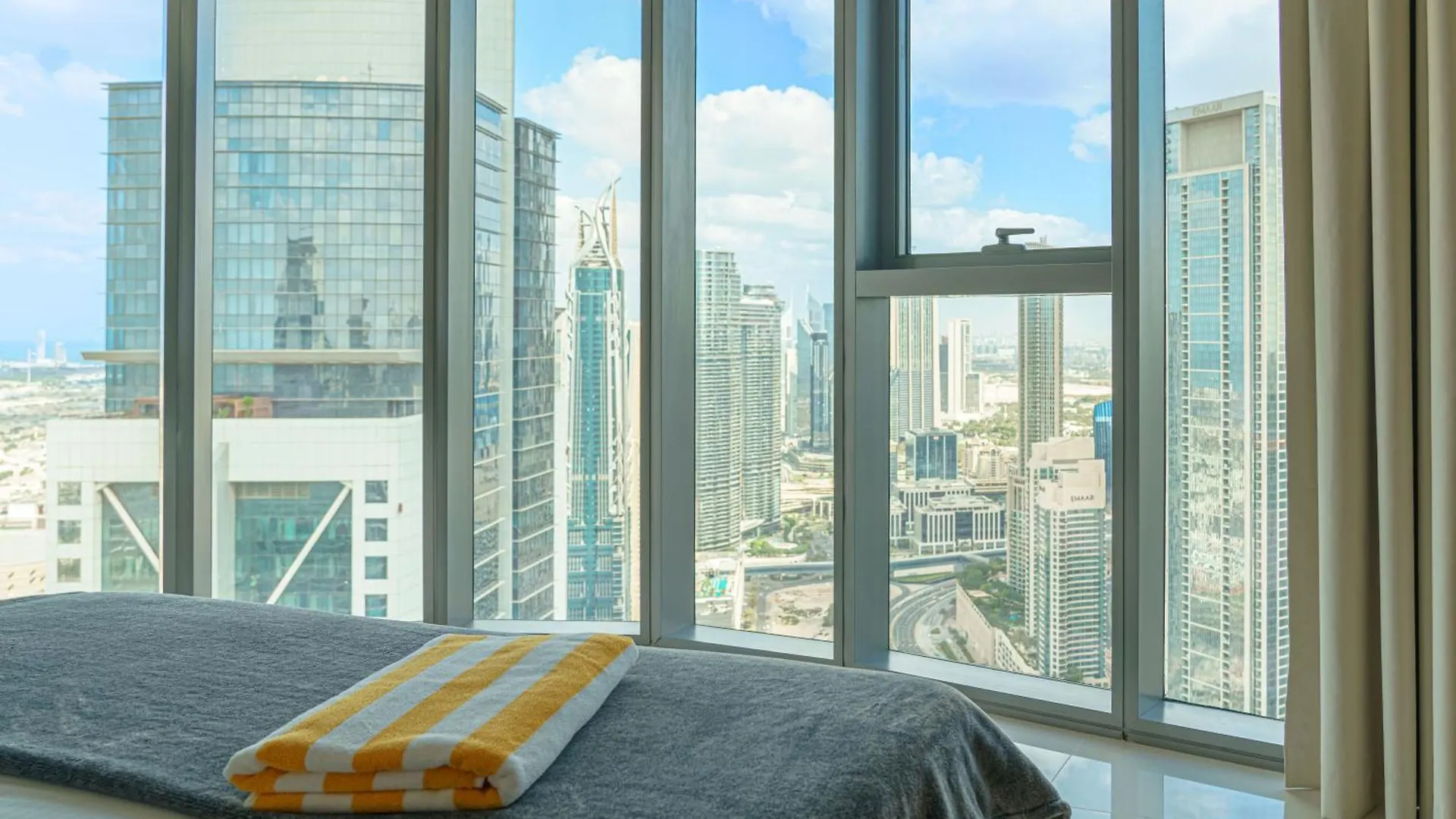 Paramount Tower Hotel And Residences With Infinity Sky Pool Dubai Apartment